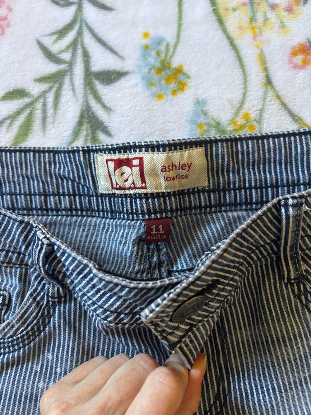 lei Striped Denim Cutoff Shorts in Blue - Picture 2 of 4